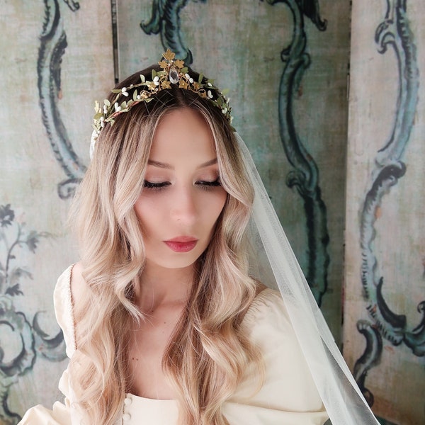 Medieval wedding crown, Gold elven crown, Crystal headpiece, Woodland wedding crown with veil, Whimsical wedding tiara, Fairy princess crown