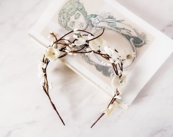 White bridal floral crown, rustic twig headpiece, branch headband, woodland boho crown, hydrangea flower hair accessory, hair vine tiara