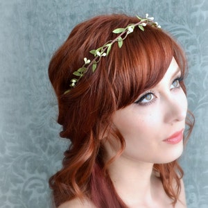 Wedding headband, flower circlet, simple leaf and berry tiara, bridal crown, wedding hair accessories ivory or white image 1