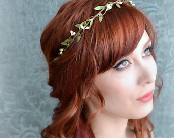 Wedding headband, flower circlet, simple leaf and berry tiara, bridal crown, wedding hair accessories (ivory or white)