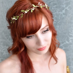 Wedding headband, flower circlet, simple leaf and berry tiara, bridal crown, wedding hair accessories ivory or white image 2