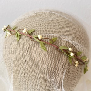 Wedding headband, flower circlet, simple leaf and berry tiara, bridal crown, wedding hair accessories ivory or white image 3