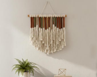 Bunter rustikaler gewickelter Makramee-Wanddekor, Erdtöne Boho Interiors Wandbehang, weiche skandinavische Faserkunst, schicker strukturierter Wandteppich
