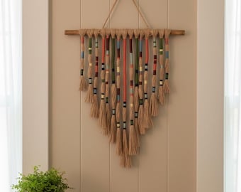 Multi Tone Fibre Art, gewickelte Makramee Wandkunst, Statement Sofa Dekor, erdiges Raumdekor, Quaste Wandteppich, neutrale Boho Wandkunst