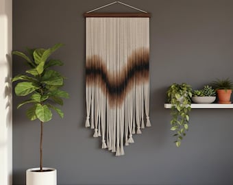 Kleiner brauner Makramee-Wandbehang, moderne Dip-Dye-Fiber-Wandkunst für Innenräume, schicker und minimalistischer Makramee-Tapisserie, minimale gewebte Wandkunst