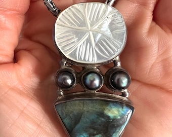 Labradorite Pearl Carved Sterling Pendant / Labradorite Sterling Silver Tahitian Pearl Mother of Pearl Pendant Exquisite Pendant 925 Silver