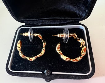 Gold Filled Israel Heart Hoops. Modern Gold Filled Israel Artisan Hoop Earrings. Israel Gold Fill Everyday Hoop Earrings Heart Pattern Hoop