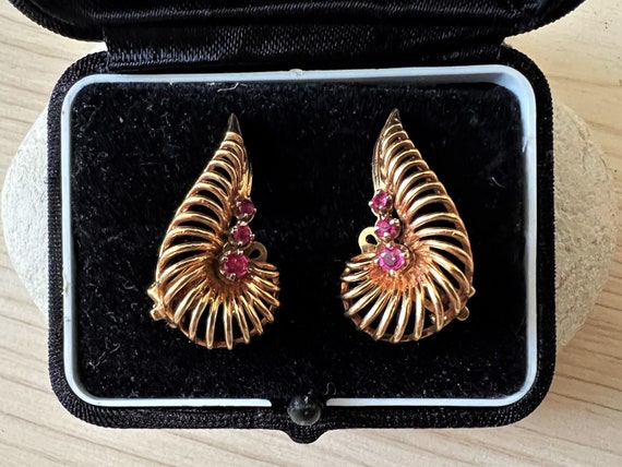 ON SALE 14k Gold Antique Nautilus Deep Pink Ruby … - image 1