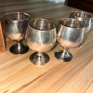 Vintage silver plated cordial/shot glasses (4). Made in India