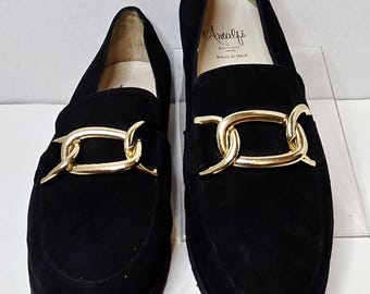 Mocasines casuales de piel auténtica negra con cadena dorada para mujer Amalfi By Rangoni, talla 9.5