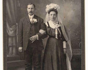 DIGITAL FILE of Antique/Victorian Bride & Groom