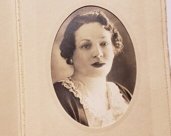 1930s Woman - Vintage Photograph & Mat