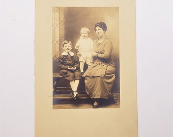 1900s Antique Photograph - Mother & Children