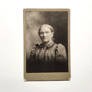 1800s Antique Woman - Victorian Cabinet Card