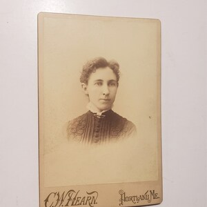 1800s Antique Victorian Cabinet Photograph - Woman