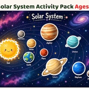 Può includere: Un pacchetto di attività sul sistema solare per bambini dai 3 ai 6 anni con uno sfondo spaziale blu scuro, un sole giallo sorridente, Mercurio, Venere, Terra, Marte, Giove, Saturno, Urano, Nettuno e Plutone, etichettati con nomi in bianco.