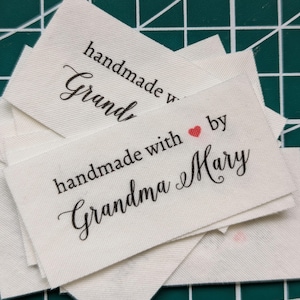 Set di 36 etichette Handmade With Love By (etichette per maglieria, uncinetto o cucito) - personalizzabili per articoli cuciti, etichette artigianali per creatori