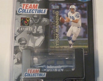 Indianapolis Colts 1999 Fleer White Rose Collectibles NFL Diecast GMC Yukon Featuring Peyton Manning Trading Card