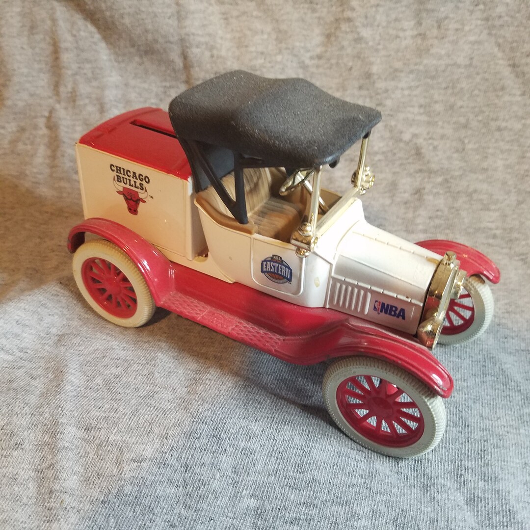 Chicago Bulls ERTL Coin Bank Ford Model Truck Vintage Collectible