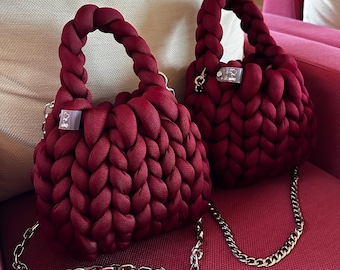 Bolso de cordón grueso hecho a mano: diseño tejido abullonado