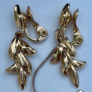 Monet Gold-tone Dangle Articulating Leaf Design Vintage Drop Clip-on Earrings