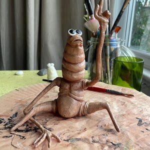 Zeldzaam Marcus de Worm realistisch vrchat-beeldje gebaseerd op Roflgator. Fanart cadeau. Bureauinrichting.