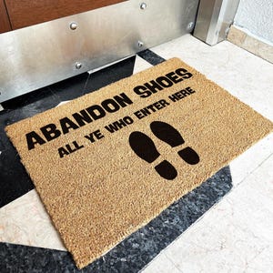 Verlassene Schuhe Fußmatte | Keine Schuhe Fußmatte | Lustige Fußmatte | Eingangsbereich Fußmatte | Housewarming Geschenke | Türmatte | Neues Hausbesitzer Geschenk