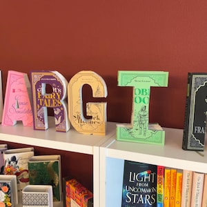 Letras personalizadas recortadas de libros clásicos reales