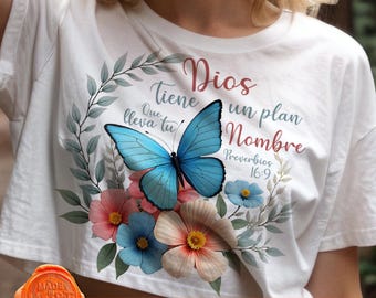 Dios Tiene Un Plan Que lleva tu Nombre Png, Proverbios 16:9 Png, Frases Religiosas Florales Png, Frases biblicas Png, Frases cristianas Png