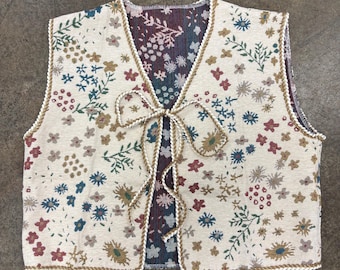 vintage väst med broderad knyt framtill