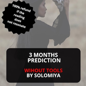 Könnte beinhalten: Das Bild zeigt Text: "100% Rückerstattung, wenn die Lesung nicht resoniert." Darunter steht "3 MONATE VORHERSAGE OHNE WERKZEUGE VON SOLOMIYA." Eine Person in dunkler Robe hält einen Schädel.