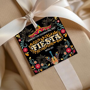 Étiquette de faveur carrée anniversaire bébé Fiesta mexicaine, carte de remerciement Papel Picado fête mexicaine, modèle de toile modifiable Fiesta Sorpresa Talavera