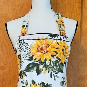 Sunny Sunflower Chef Apron with Pockets, Teacher Gift, Artist Crafter, Baker Cook