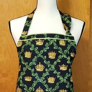Chef Style Apron with Pockets, Crown Laurel Design, Baking or Cooking, Artist Crafter