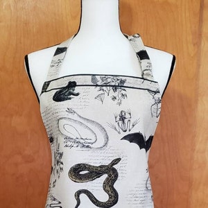 Snakes Bats Spiders Apron with Pockets, Goth, Artist Crafter, Baker Cook, Teacher Gift, Halloween