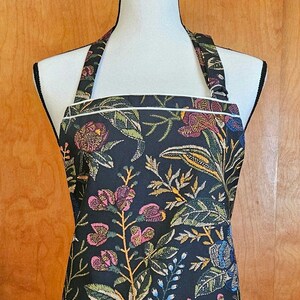 Floral Print Chef Apron: Vintage Style Cotton Apron with Pockets
