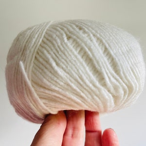 Off-White Wollschnur hell #69573 Eisgarns Wolle, Acryl Mischgarn, 50 Gramm 180 Meter #3 Gewicht DK Garn