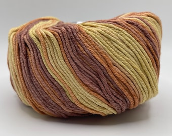 Hilo Batik DK Browns Russet Tan Lorena 75310 Ice Yarns, mezcla de algodón y acrílico - 50 gramos (1,76 onzas) 115 metros (125 yardas)