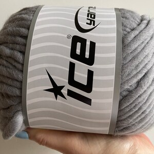 May include: A skein of gray yarn with a white label that says "ICEI" with a star and the word "SUPER" on it.