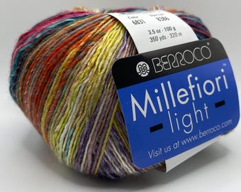 Hilo ligero Berroco Millefiori n.° 6831 Bouquet Sport Weight, mezcla de lana y acrílico, 100 g, 350 yardas, con diseño propio, rojo, azul, amarillo, morado y naranja.