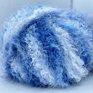 Polar Soft Sailing - Blues, White Ice Yarns #76597 Fil fantaisie en nylon pour cils longs et courts gonflés 50 g (1,76 oz) 55 m (60 yd)