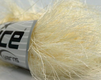 38Yd Cream White Extra Long Eyelash Yarn Ice Luxurious Ivory Fun Fur 16488