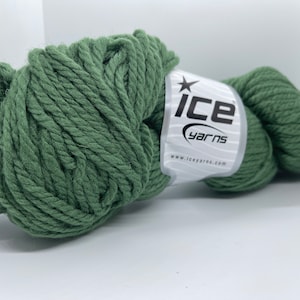 Dark Green Organic Wool Bulky Yarn 78808 Ice Yarns 100gr 131yds