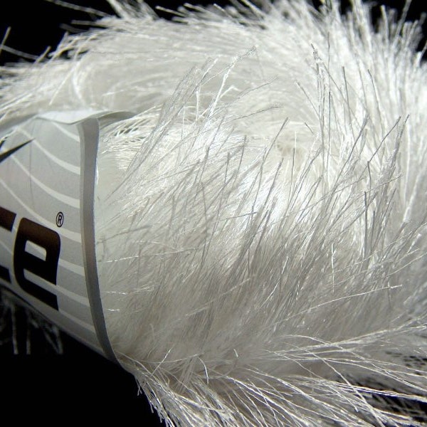 38Yd White Extra Long Eyelash Yarn 14160 Ice Luxurious White Fun Fur 50 Gram