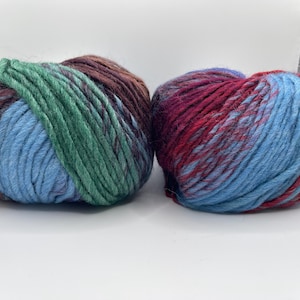 LOTTO di 2 filati di lana rossi, blu, verdi, marroni + vividi 34612 Ice Yarns Worsted Wool, strisce acriliche 50grx2=100grammi, 87ydsx2=174yds in lotto