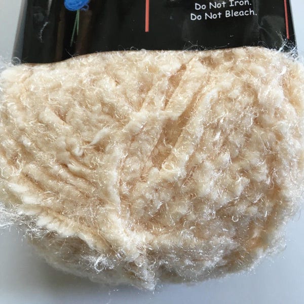 Dark Horse Yarns Enchanting #116 Beige (Peach-Hued) Fuzzy Super Soft Chenille 50gr 70y