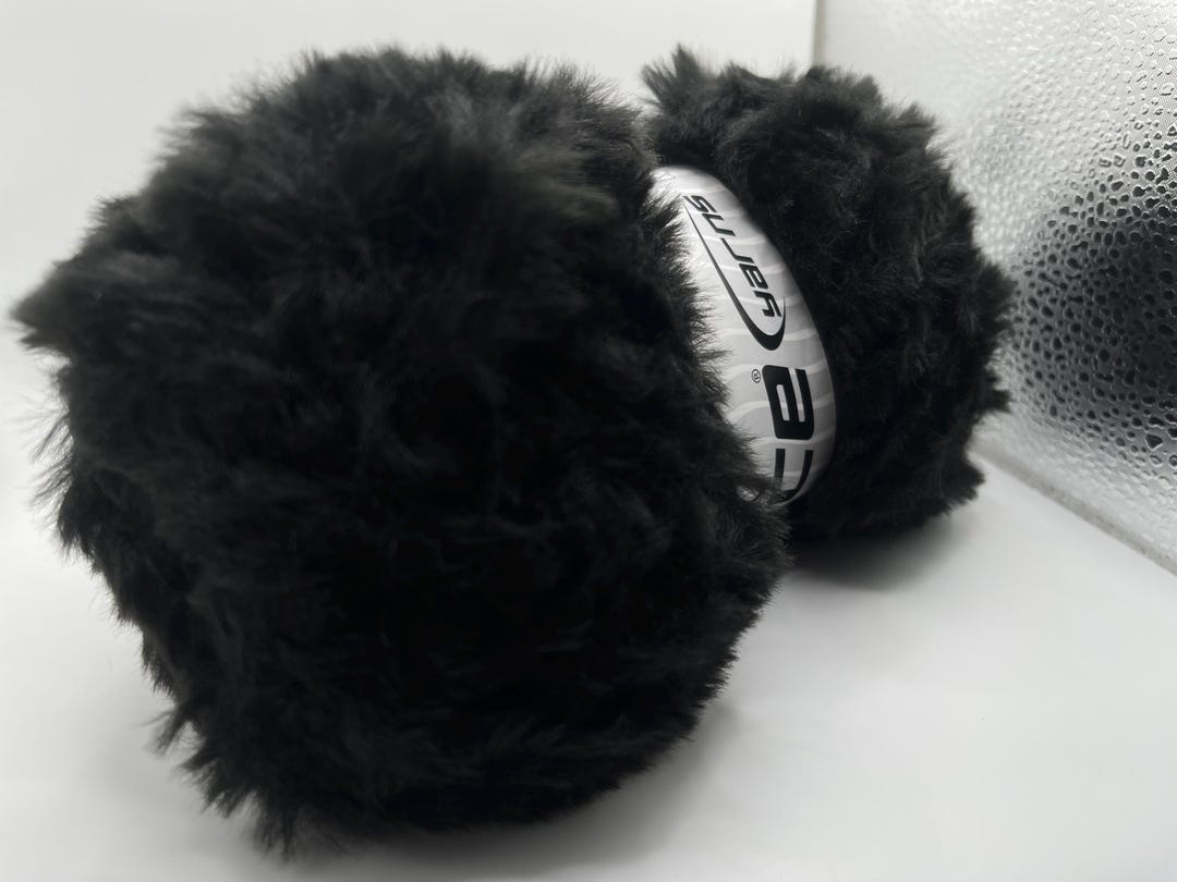 Black Bunny Fur 82962 Ice Yarns Polyester Super-bulky Faux Fur Eyelash ...