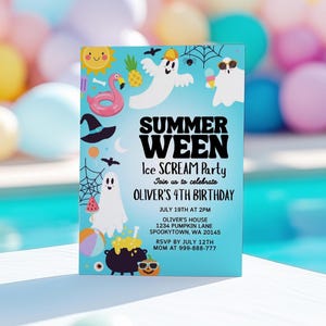 Peut inclure: Invitation rectangulaire pour une "Summer Ween Ice Scream Party" avec des illustrations de fant&ocirc;mes, un soleil, un flamant rose et un chapeau de sorci&egrave;re. L'invitation est pour le 4e anniversaire d'Oliver, avec la date, l'heure et le lieu.
