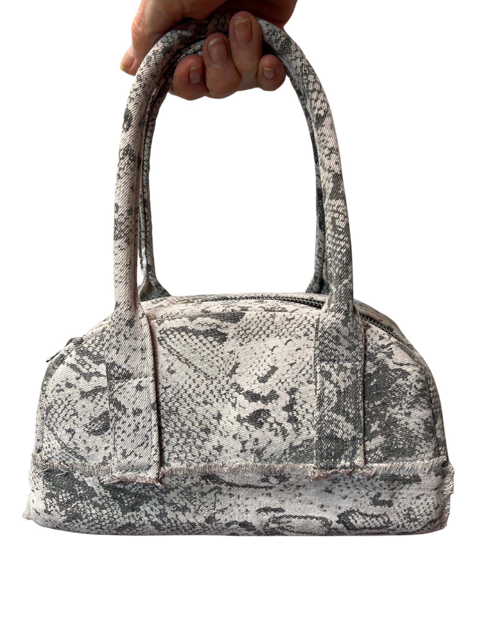 gold belt bag lululemon Everywhere Wordmark Crossbody 1L Everywhere Fleece Belt Bag, Type - Color:Cricket Frog - Chartreuse / White Skirt 8/4 status update Never sacrifice comfort when