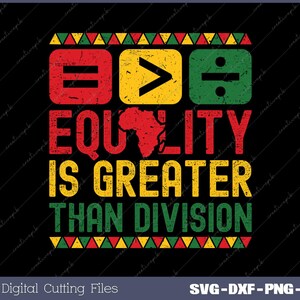 Könnte beinhalten: Ein Grafikdesign mit dem Text "EQUALITY IS GREATER THAN DIVISION" in Gelb, Rot und Grün. Der Text ist von einem Rand aus roten, gelben und grünen Dreiecken umgeben. Die Grafik enthält auch ein Gleichheitszeichen, ein Größer-als-Zeichen und ein Divisionszeichen.